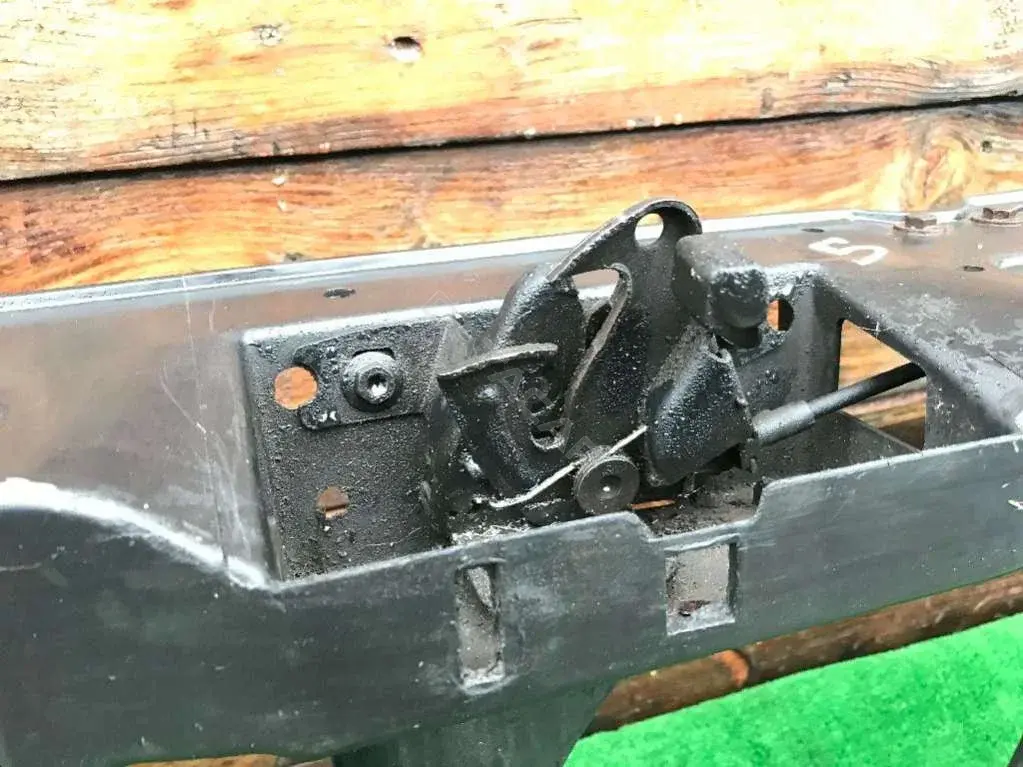 Замок капота 52568430