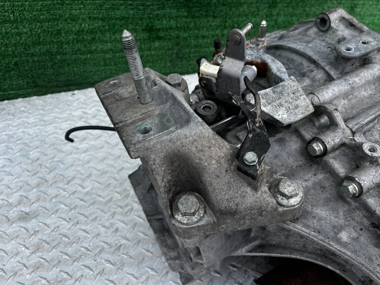 Кронштейн КПП 7M3399135A