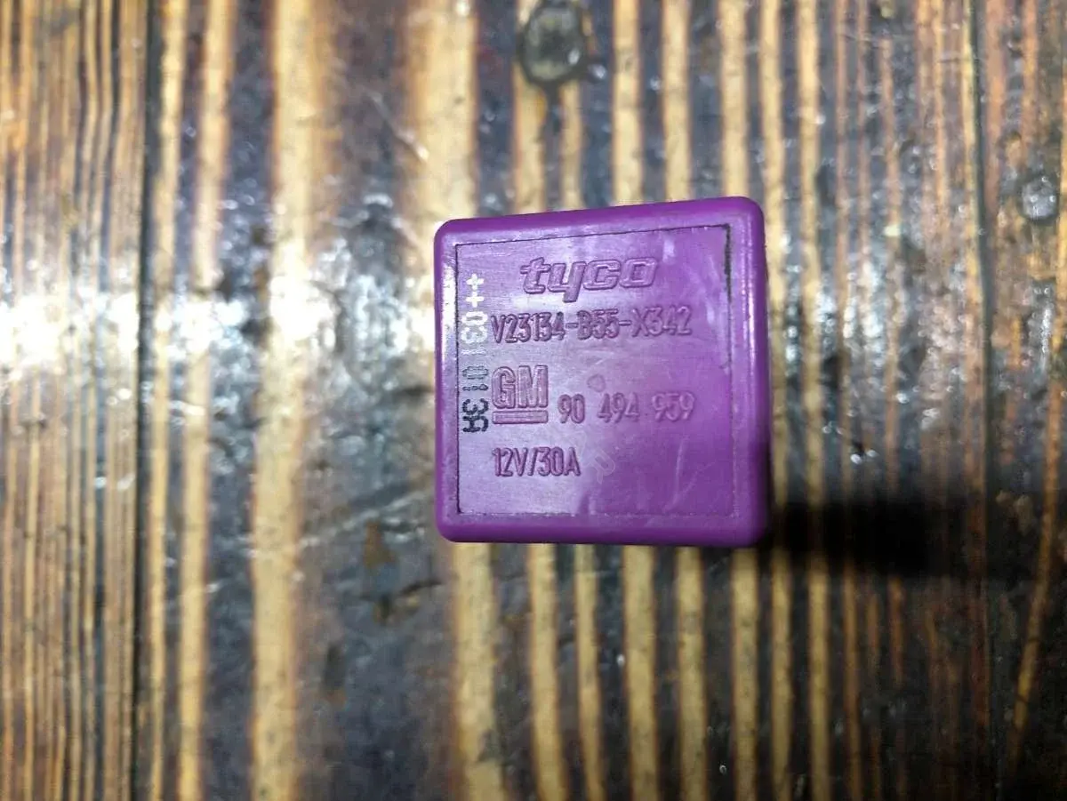 Реле топливного насоса 90494959