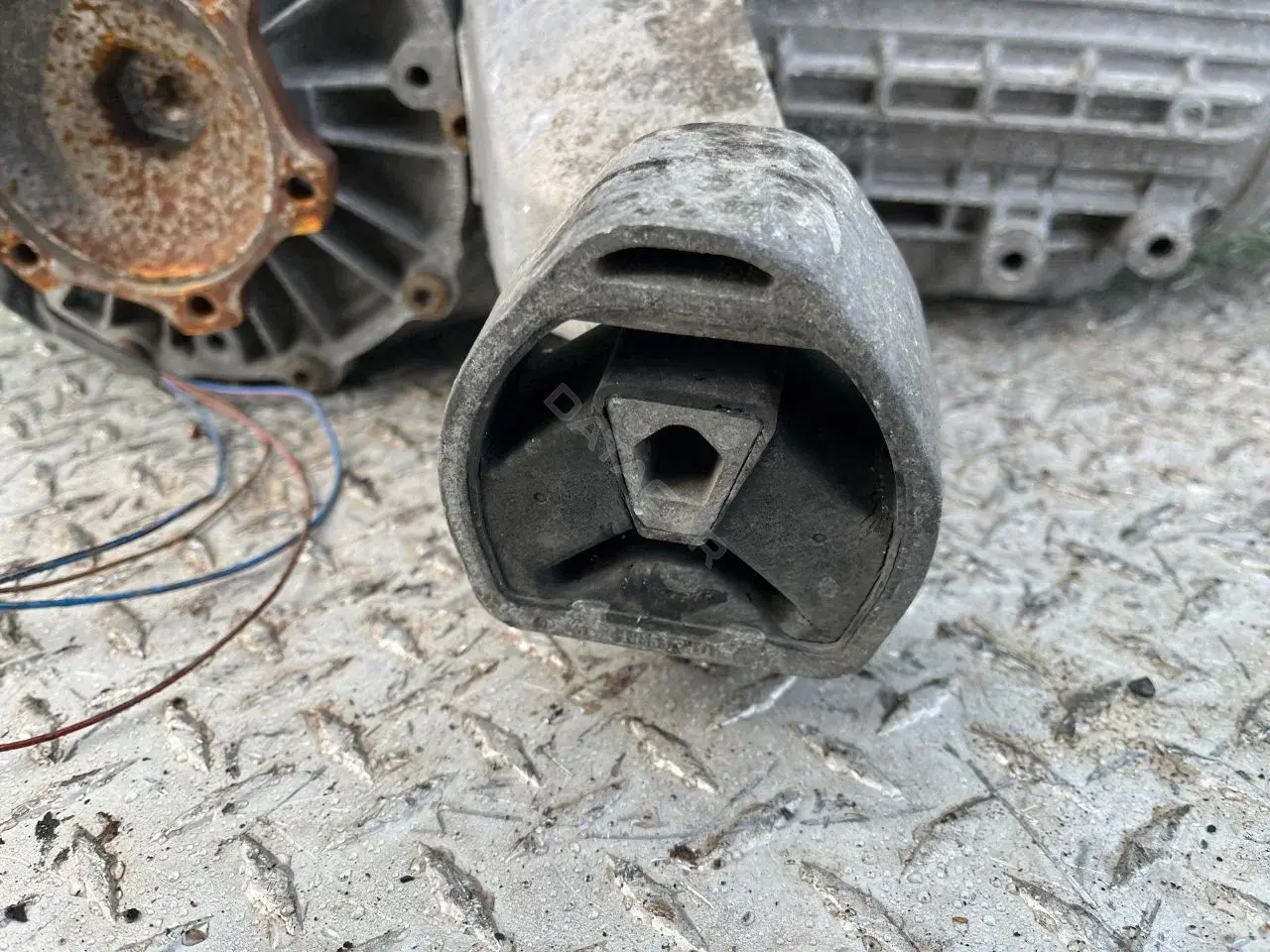 Подушка КПП 8D0399151H
