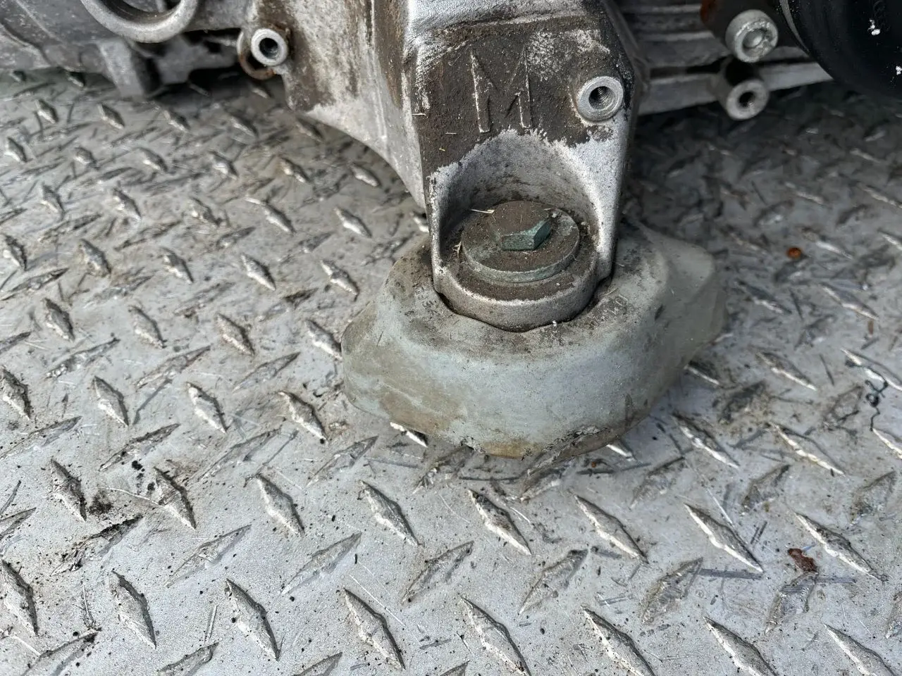 Подушка КПП 108910403