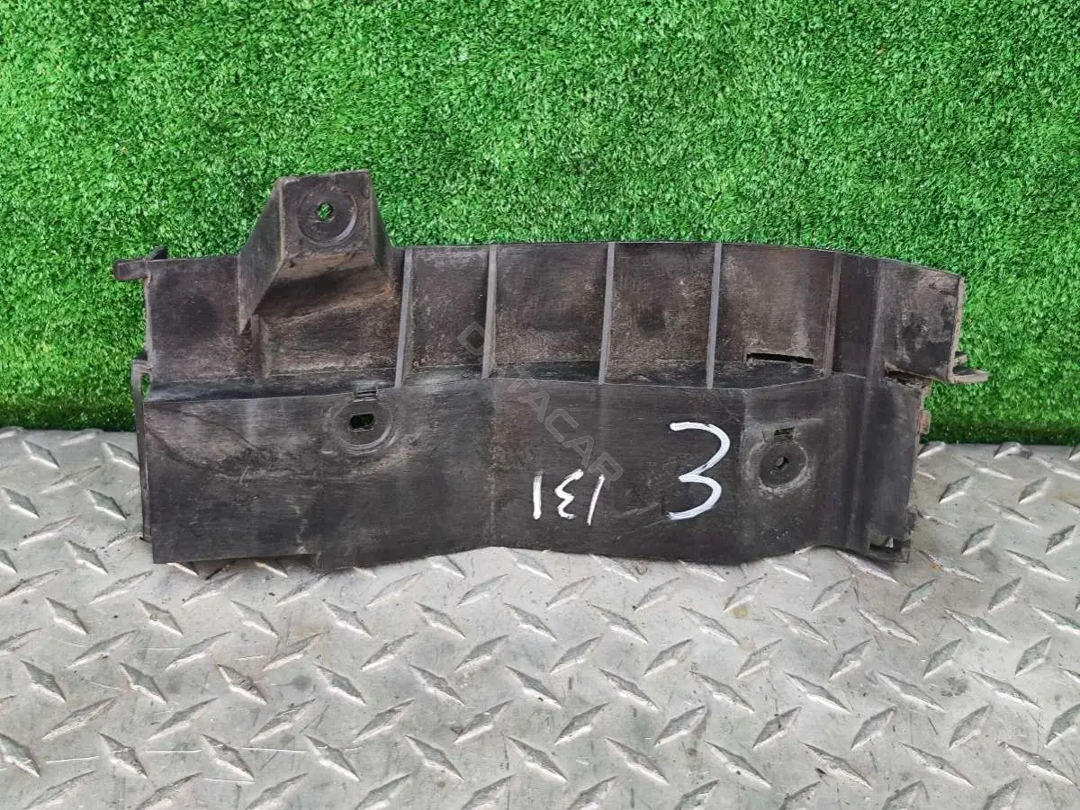 Кронштейн-направляющая бампера 8L0807378A