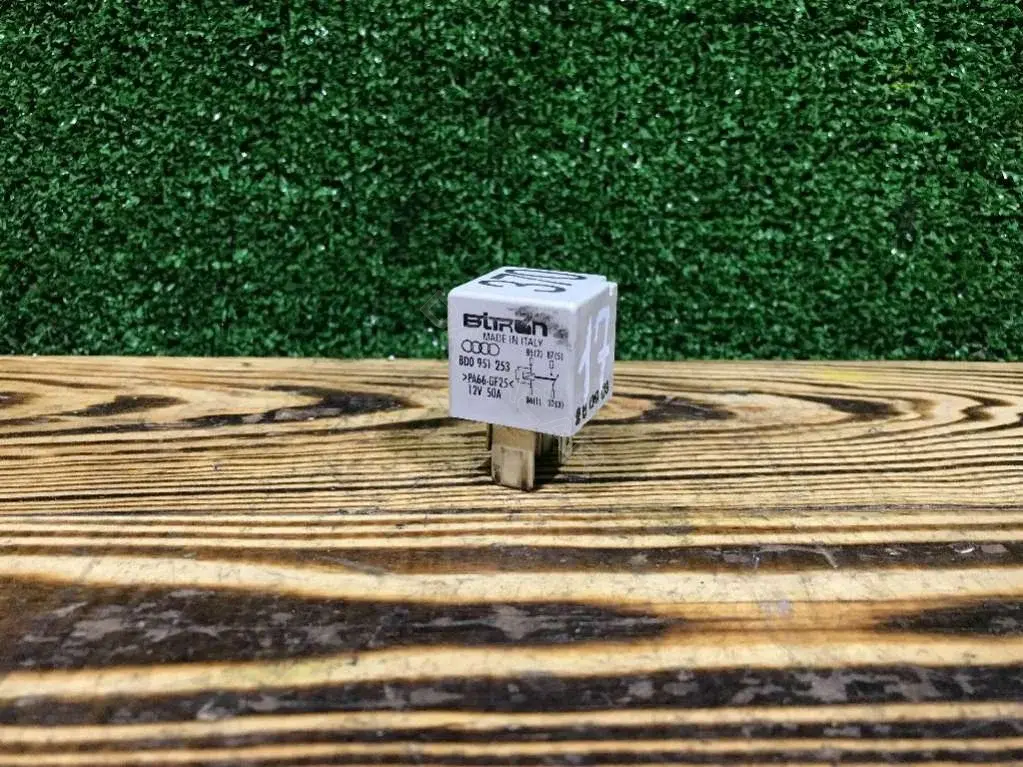 Многофункциональное реле 370, 8D0951253