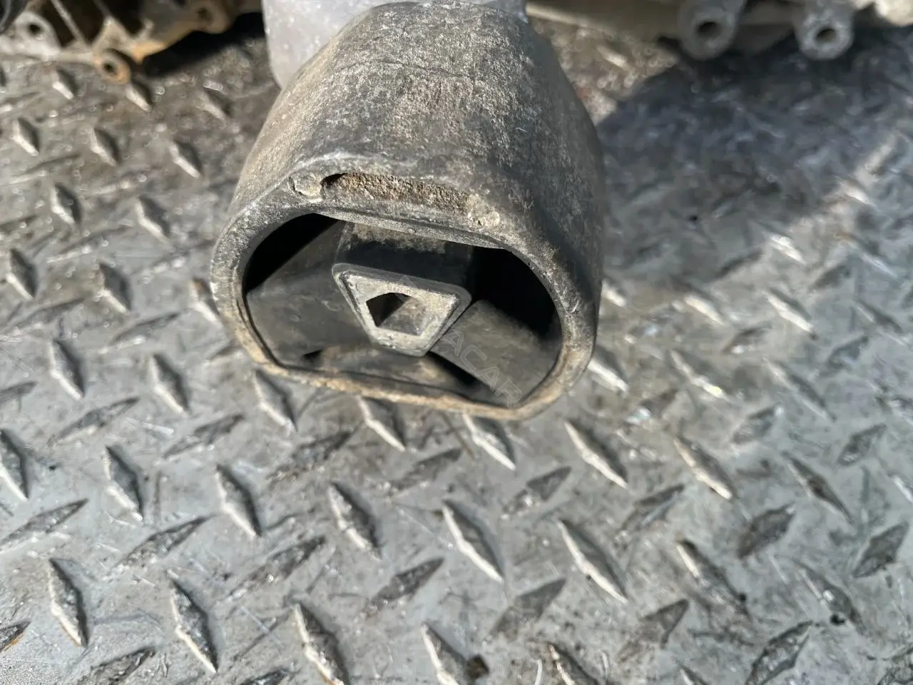 Подушка КПП 8D0399151H