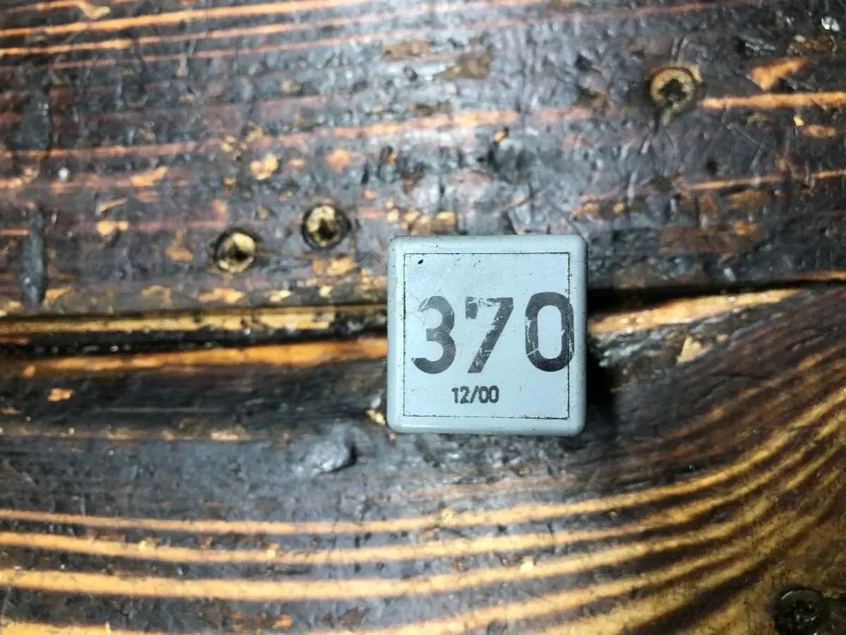 Многофункциональное реле 370, 8D0951253