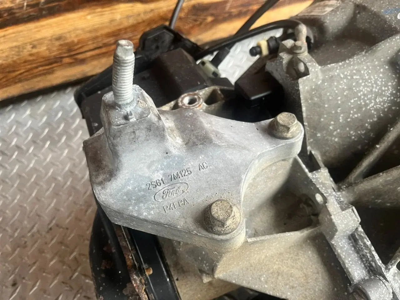 Кронштейн КПП 2S617M125AC