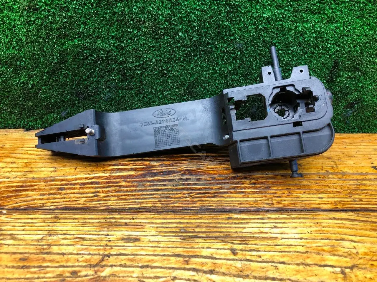 Кронштейн ручки двери 2S61A224A36AL