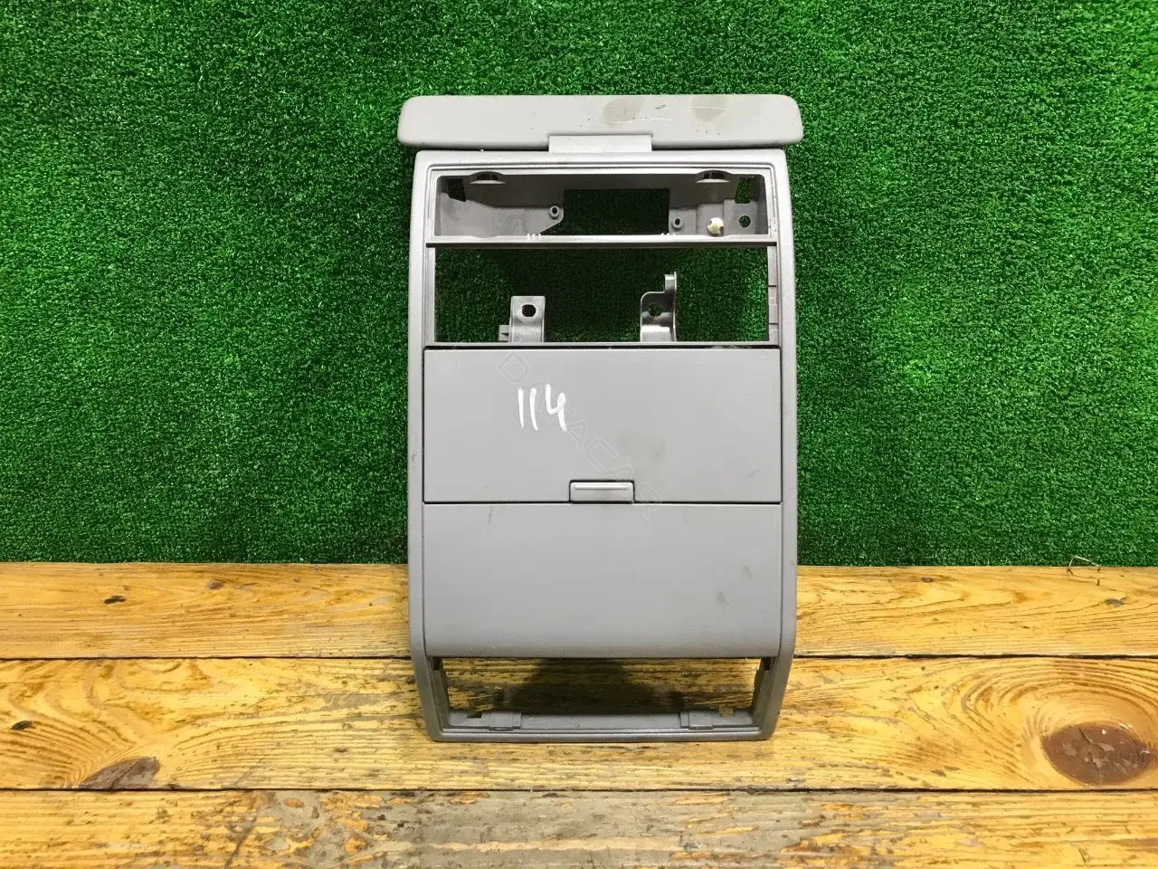Плафон освещения салона 7L6867508D