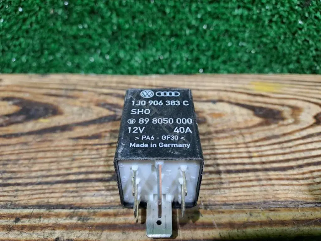 Реле топливного насоса 1J0906383C