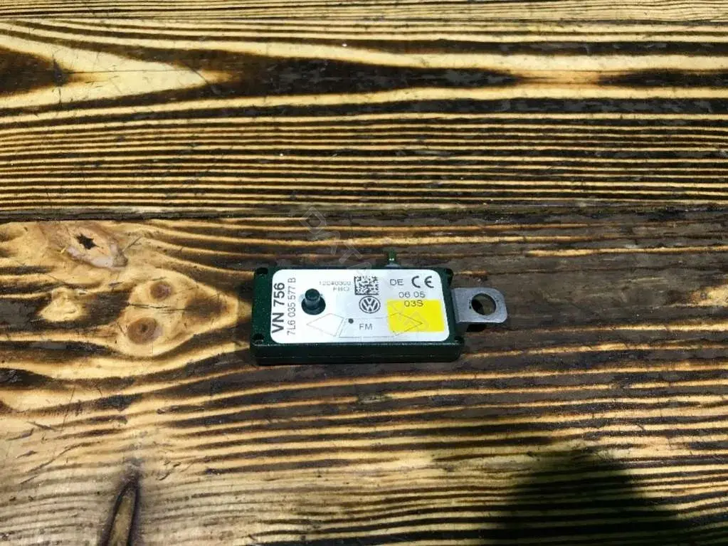 Усилитель антенны 7L6035577B