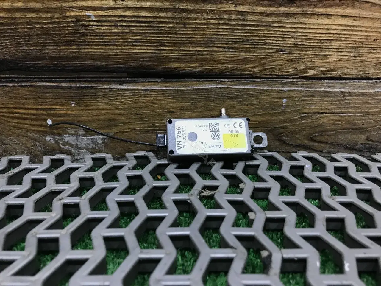 Усилитель антенны 7L6035577