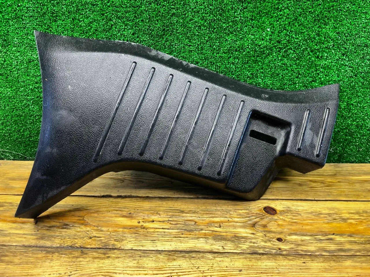 Накладка внутренняя на заднюю панель кузова 6M21U40374