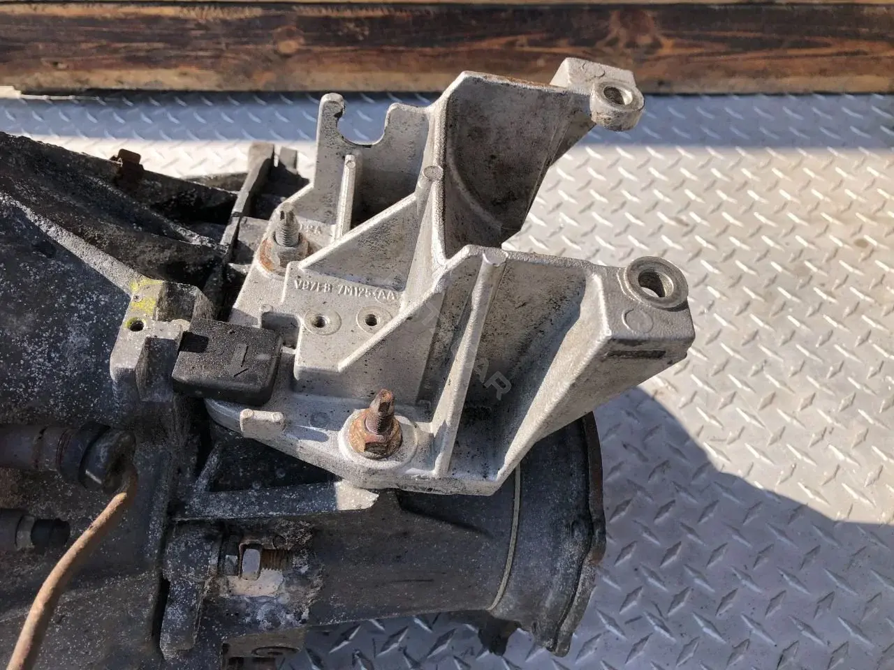 Кронштейн КПП V97FB7M125AA