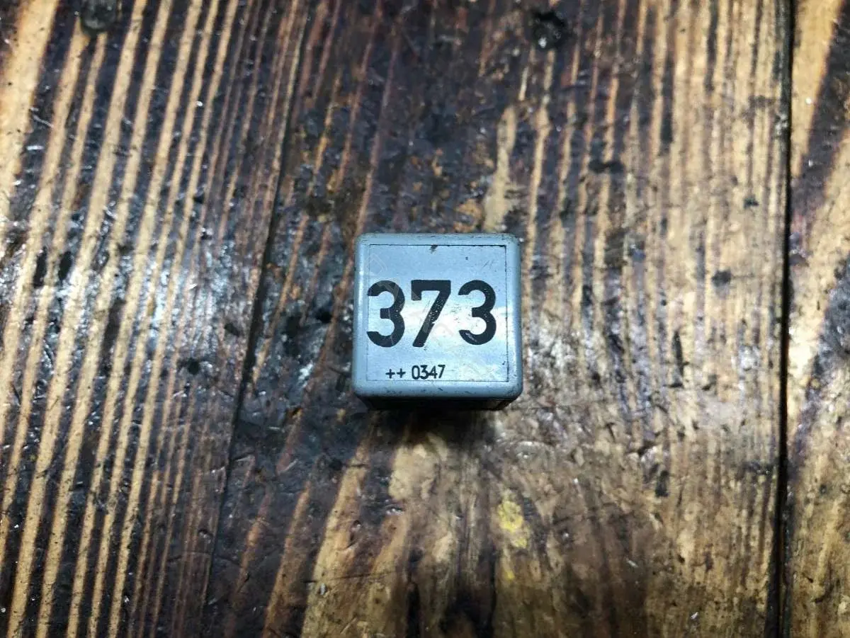 Реле вентилятора 373, 8D0951253A