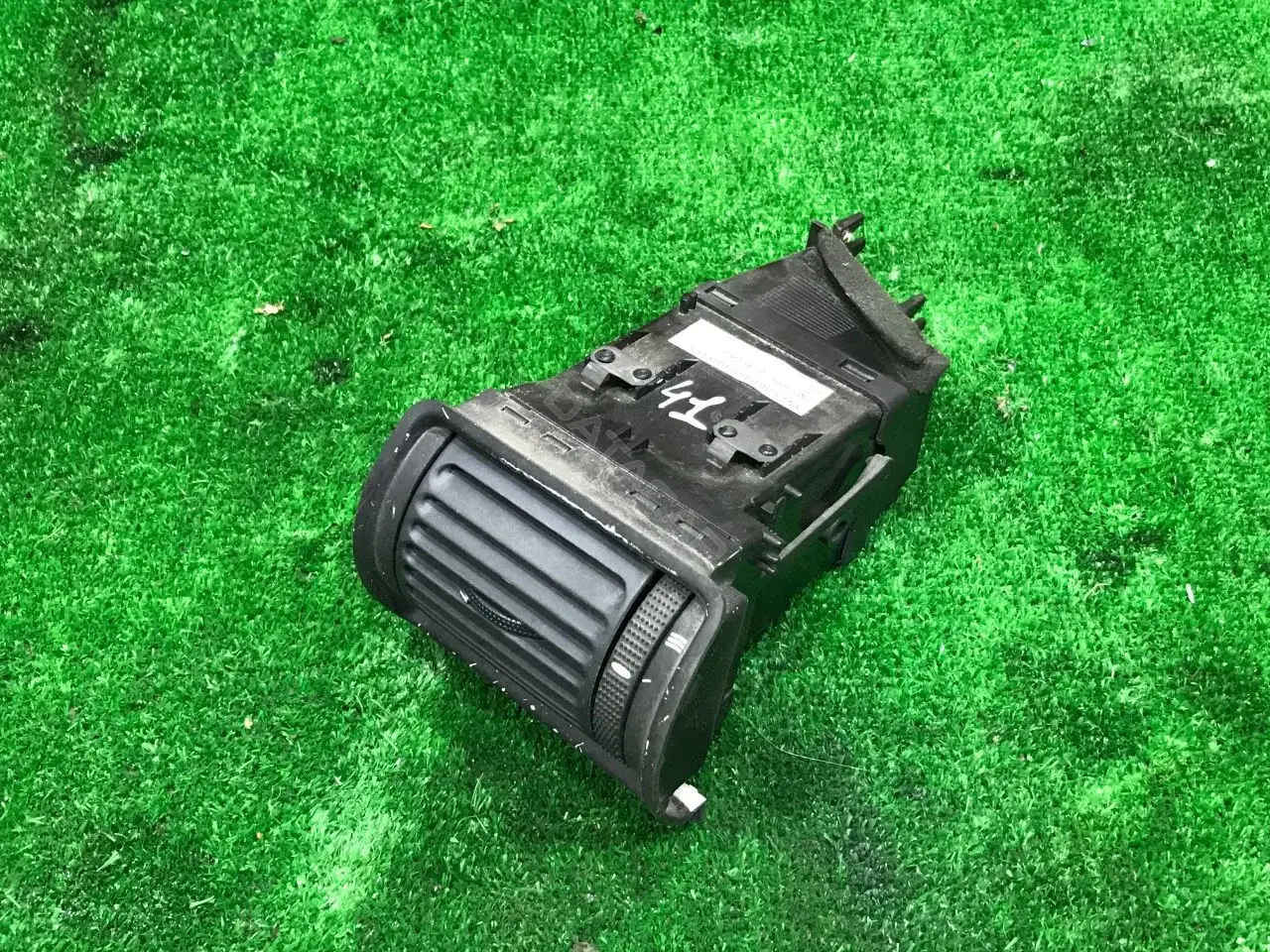 Дефлектор обдува салона 7M5819703