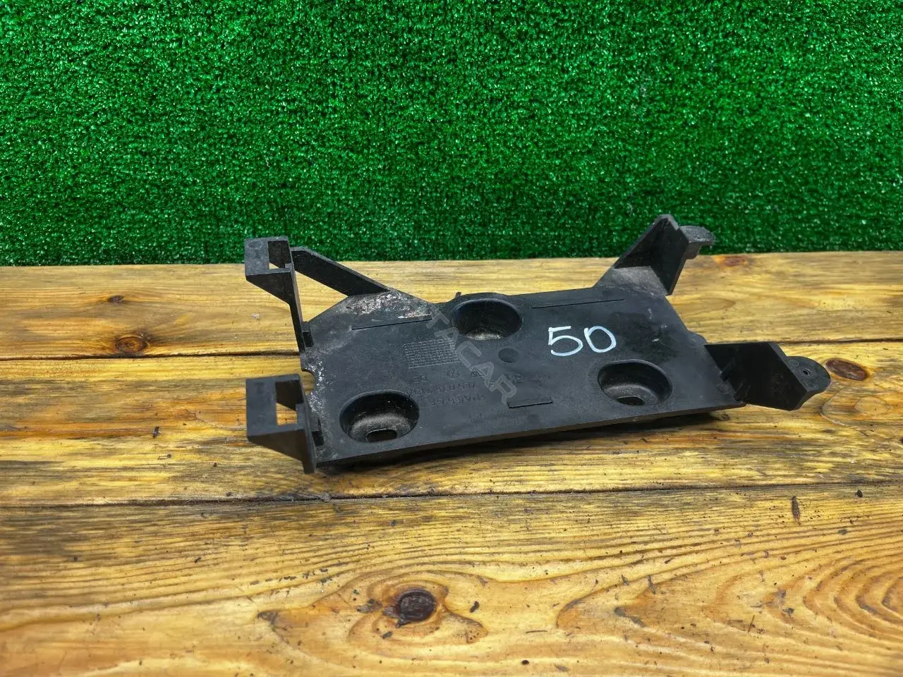 Кронштейн блока управления двигателем 7L5035719A