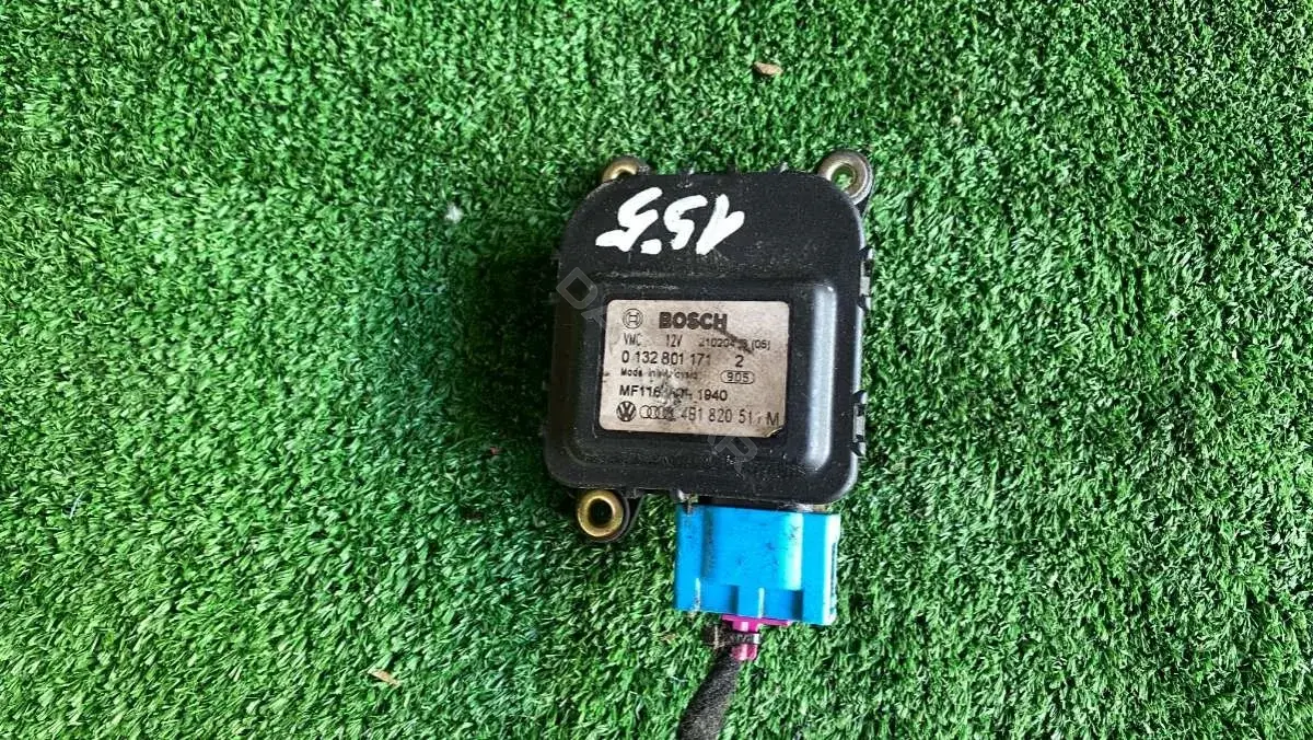 Привод заслонки отопителя 4B1820511M