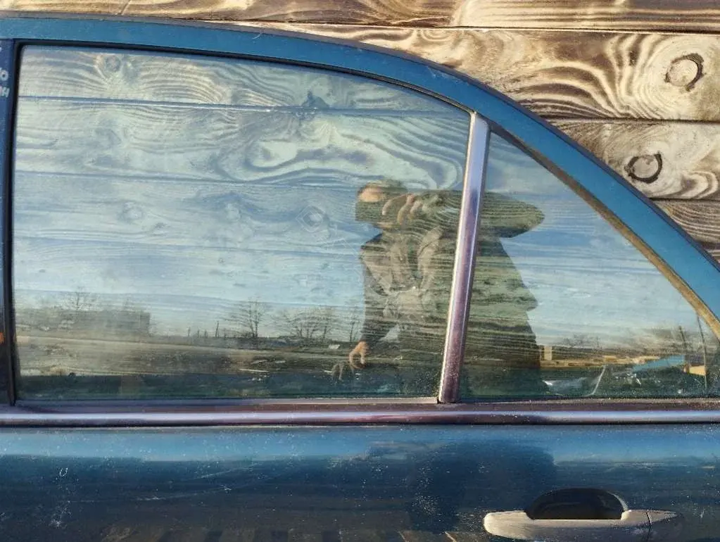 Стекло двери 37321047