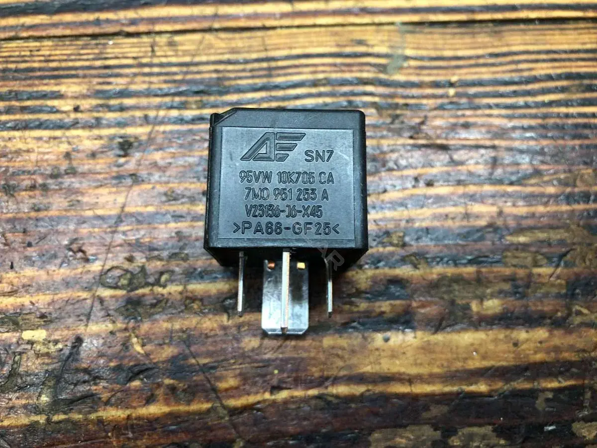 Многофункциональное реле 7MO951253A, V23136J6X45