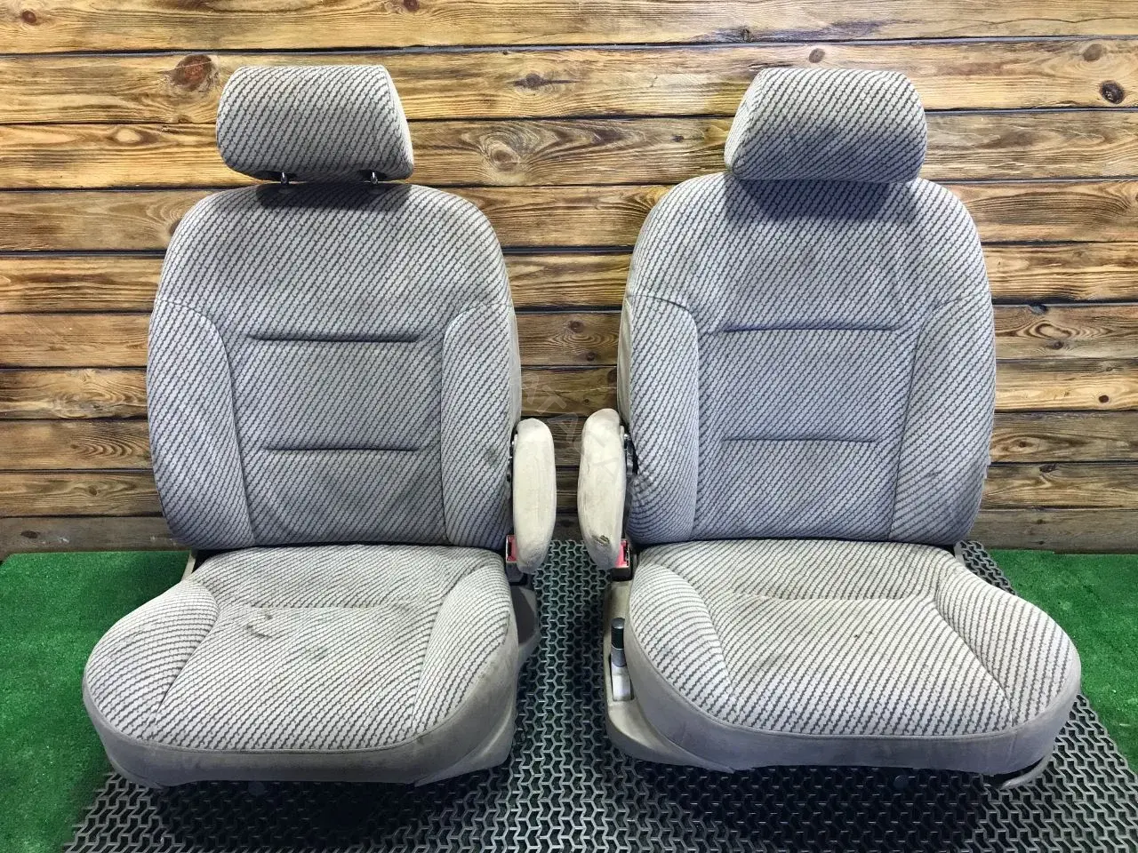Сиденье 116245255