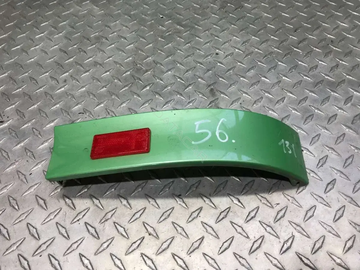 Накладка под фонарь 8L0807871A