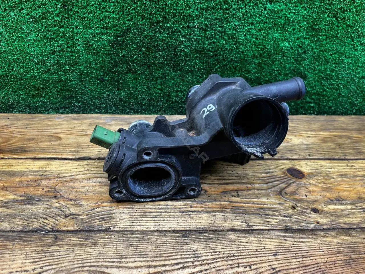 Корпус термостата 032121111, 032121121B