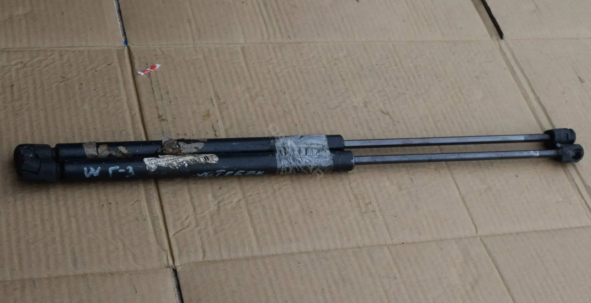 Амортизатор крышки багажника, капота, заднего стекла AR4-169-1