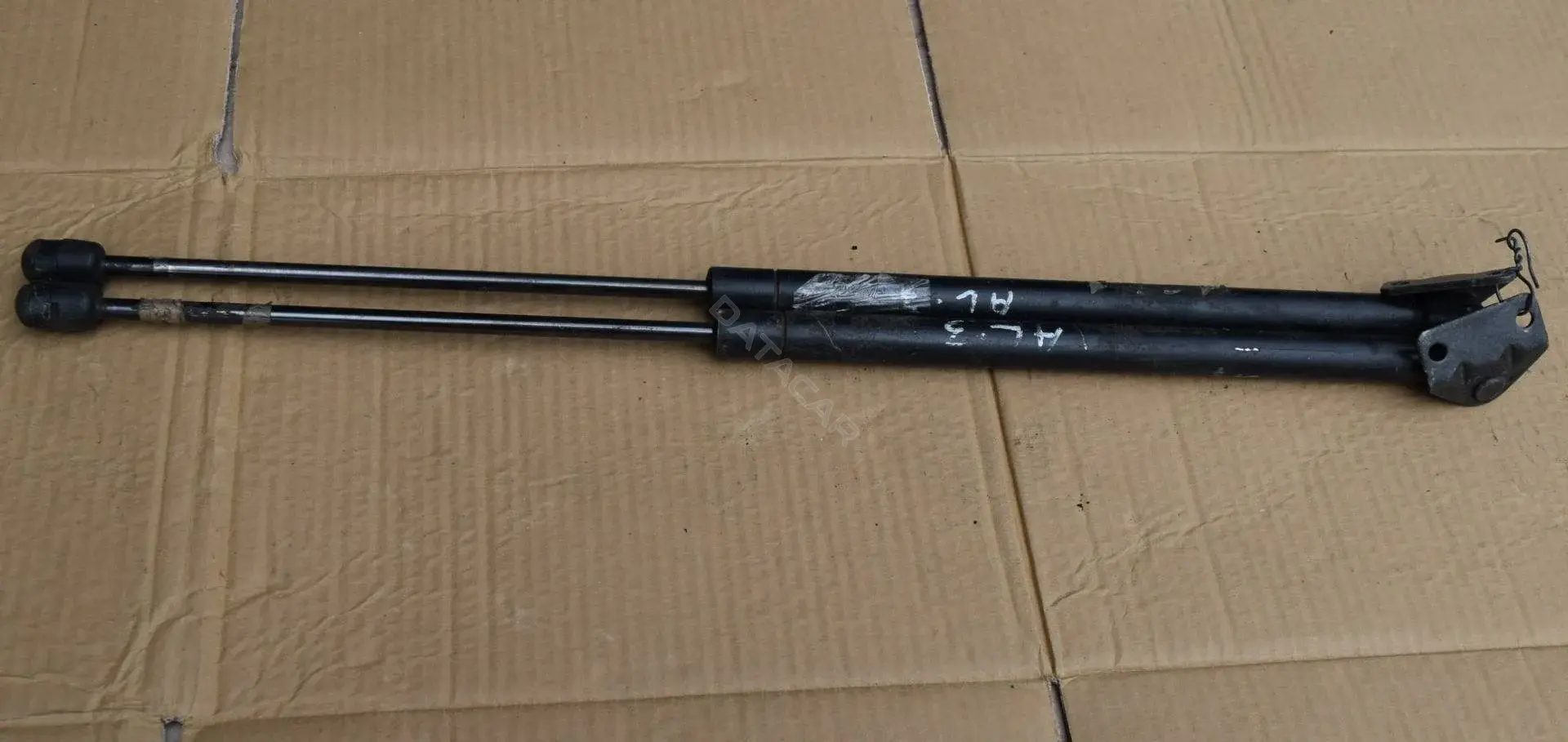 Амортизатор крышки багажника, капота, заднего стекла MR248939