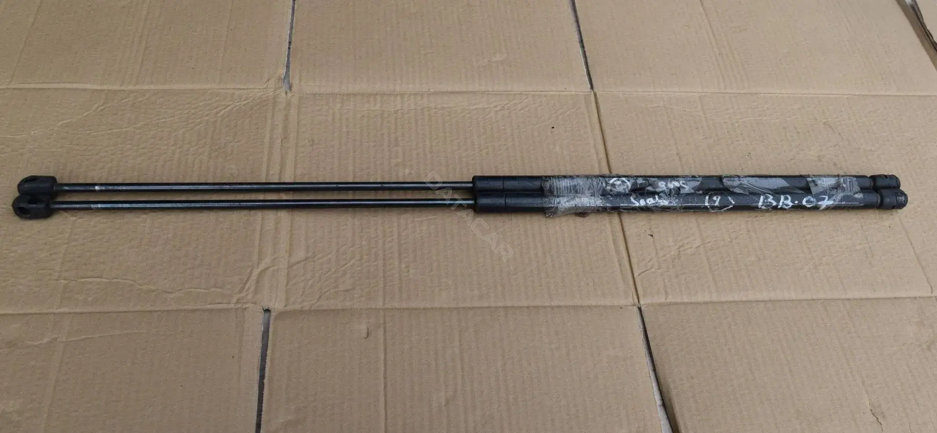 Амортизатор крышки багажника, капота, заднего стекла 3708PQ0200N