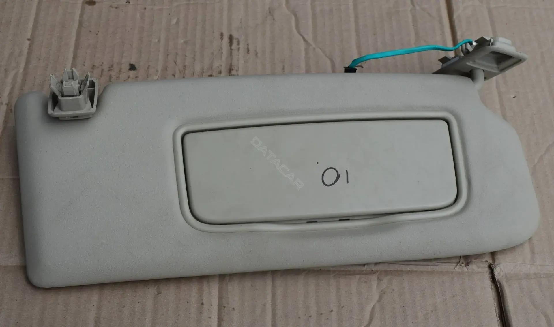 Козырек солнцезащитный M10-243-2-1