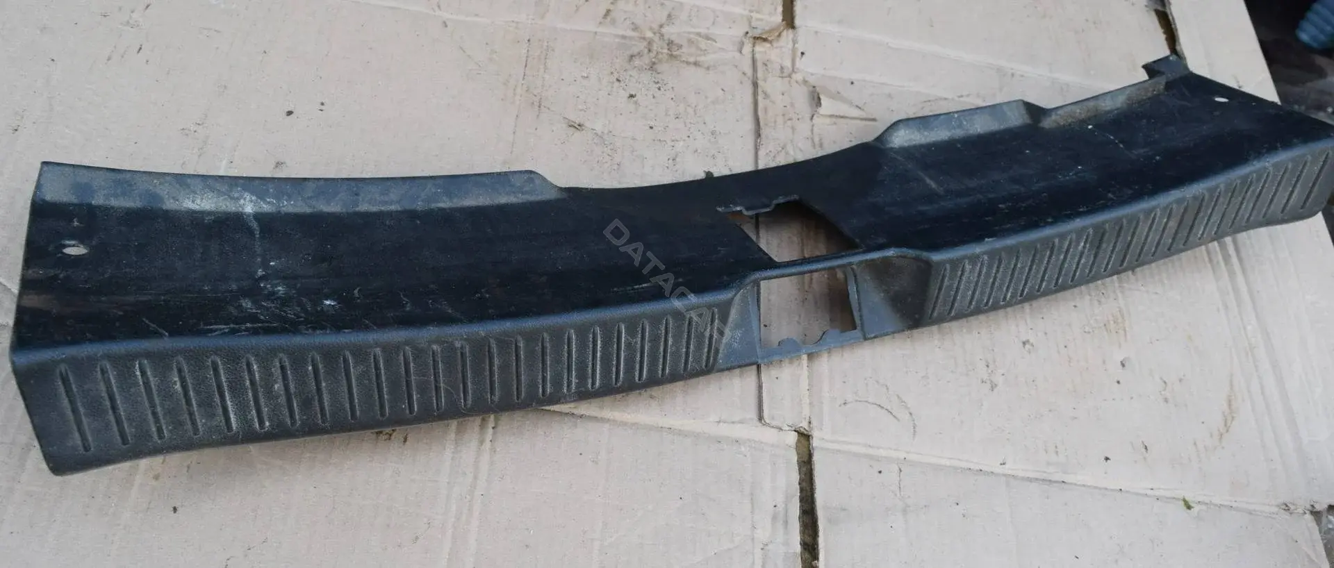 Накладка внутренняя на заднюю панель кузова EG216889X