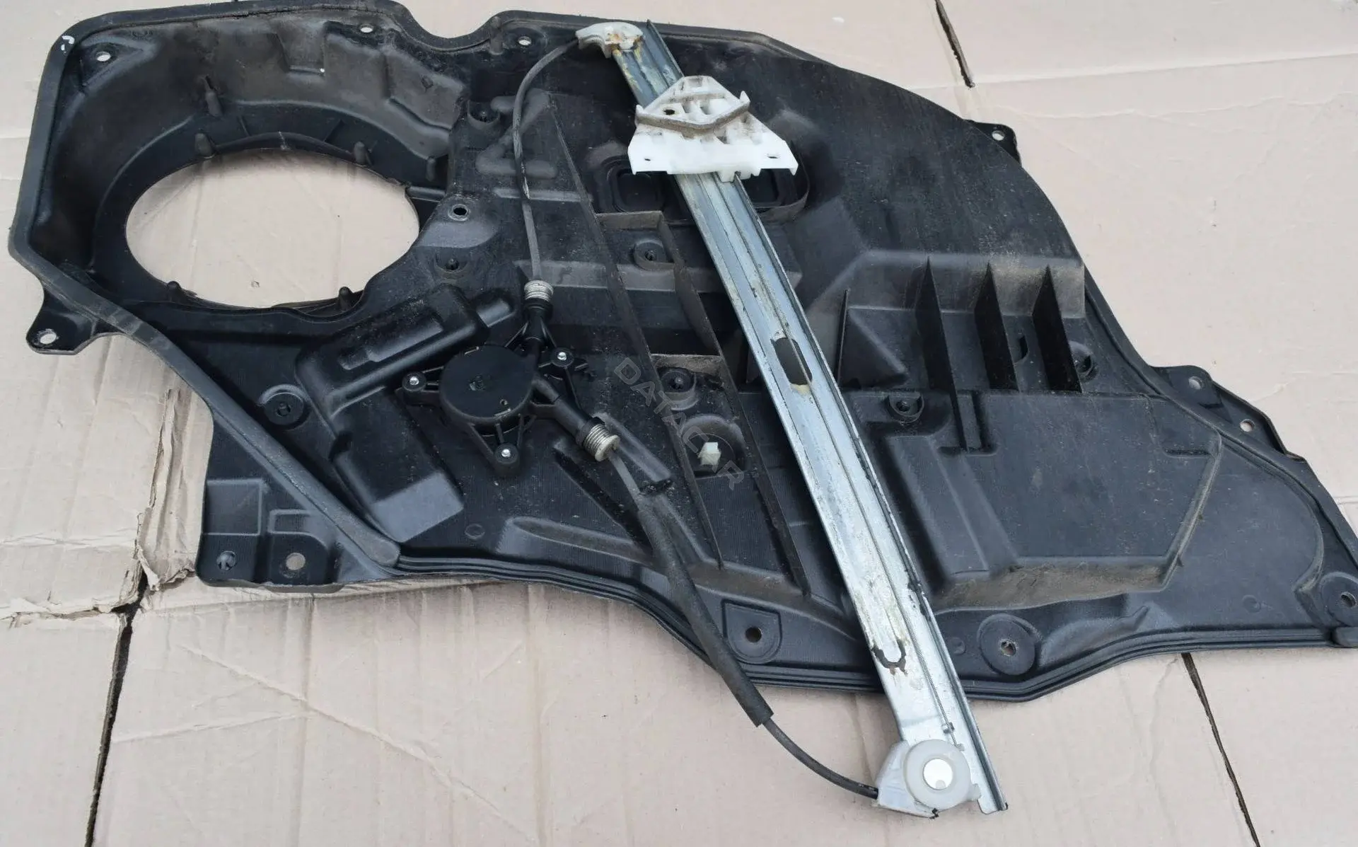 Стеклоподъемник EG215897XG