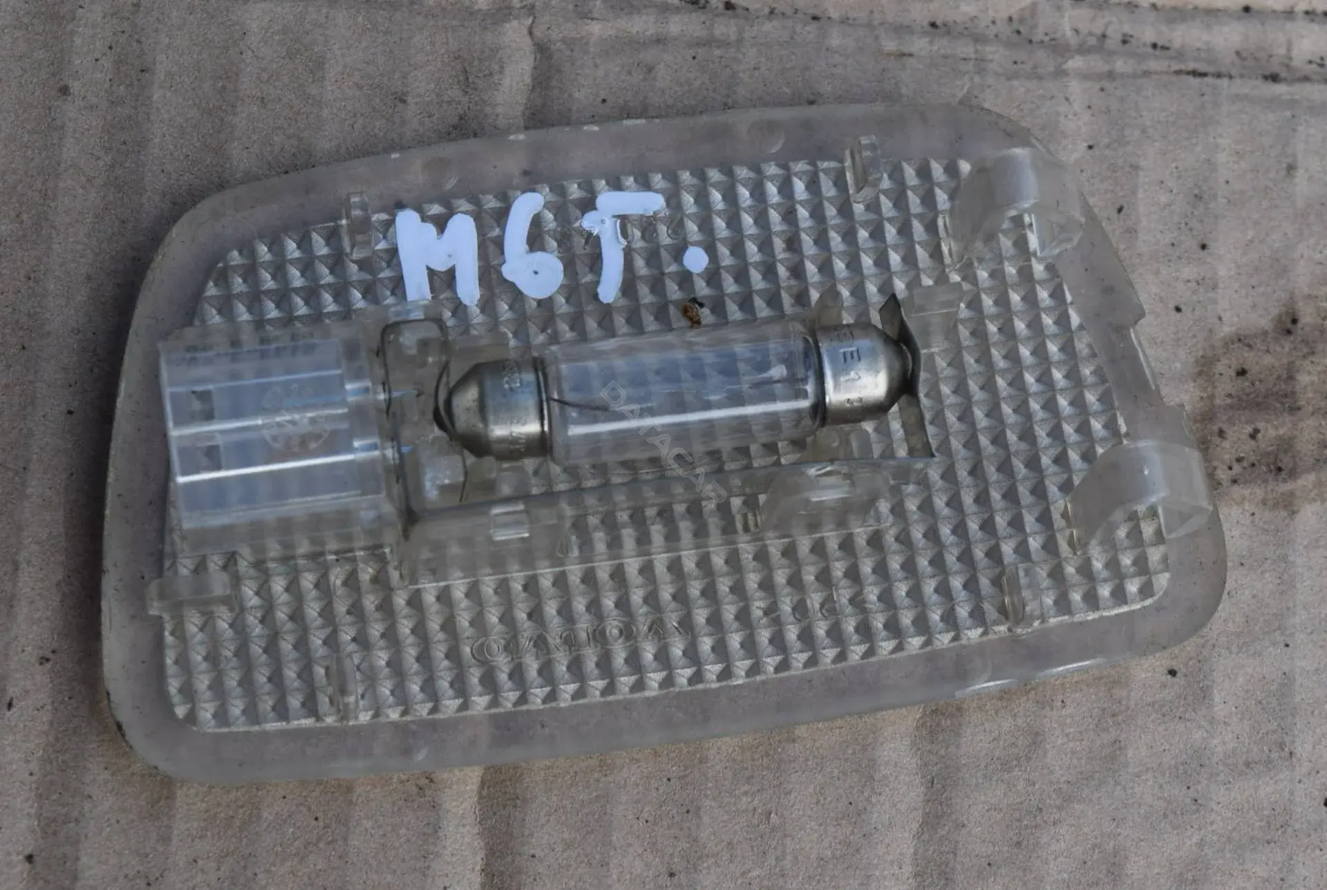 Плафон освещения салона M65-492