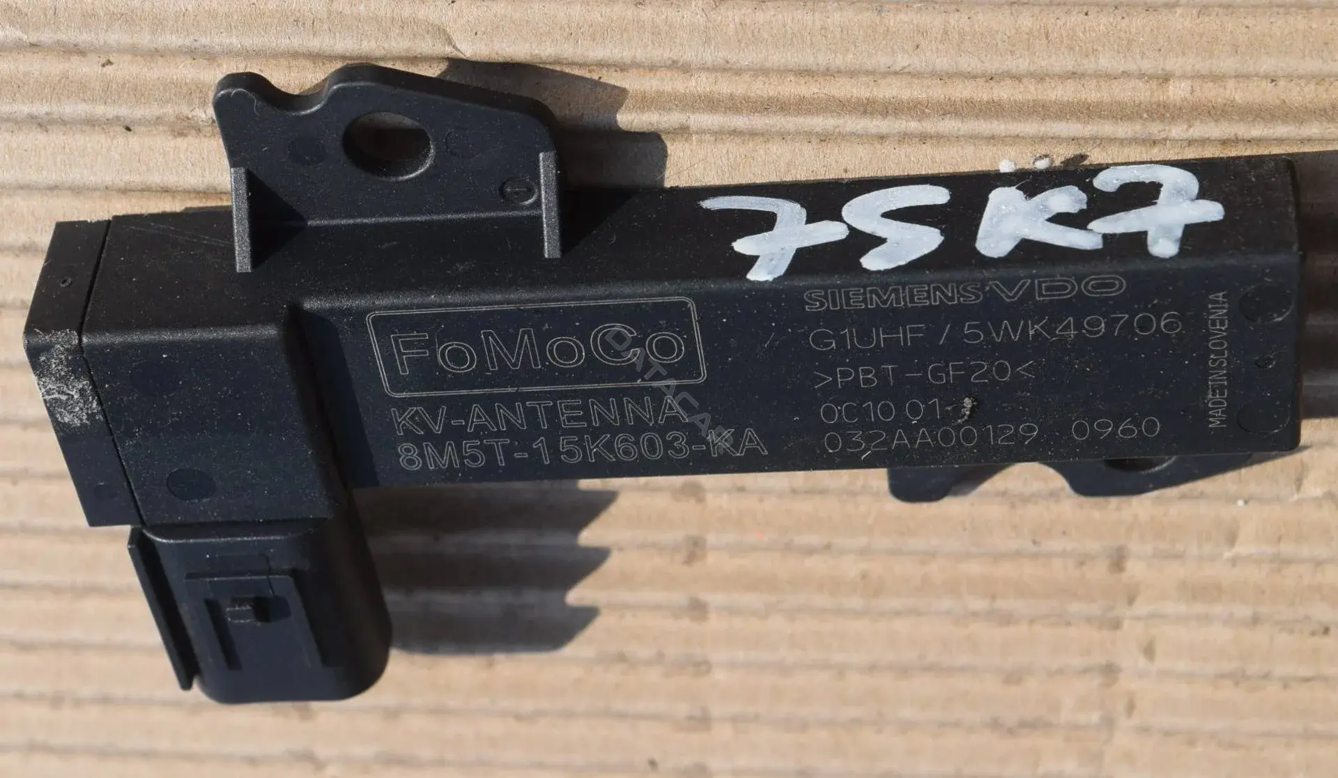 Усилитель антенны 8M5T15K603KA