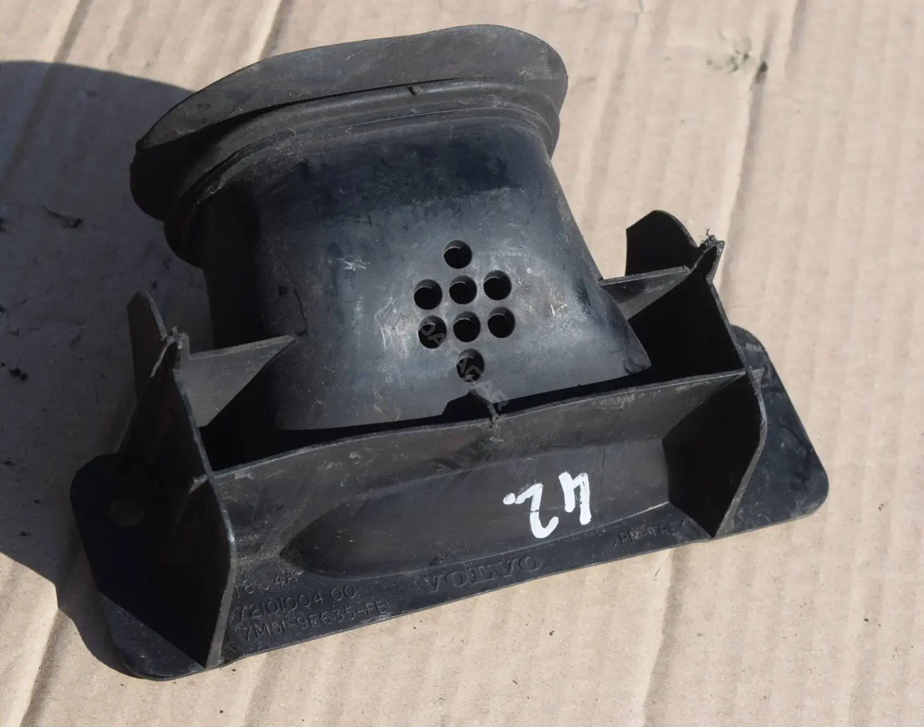 Воздухозаборник 7M519E635FB