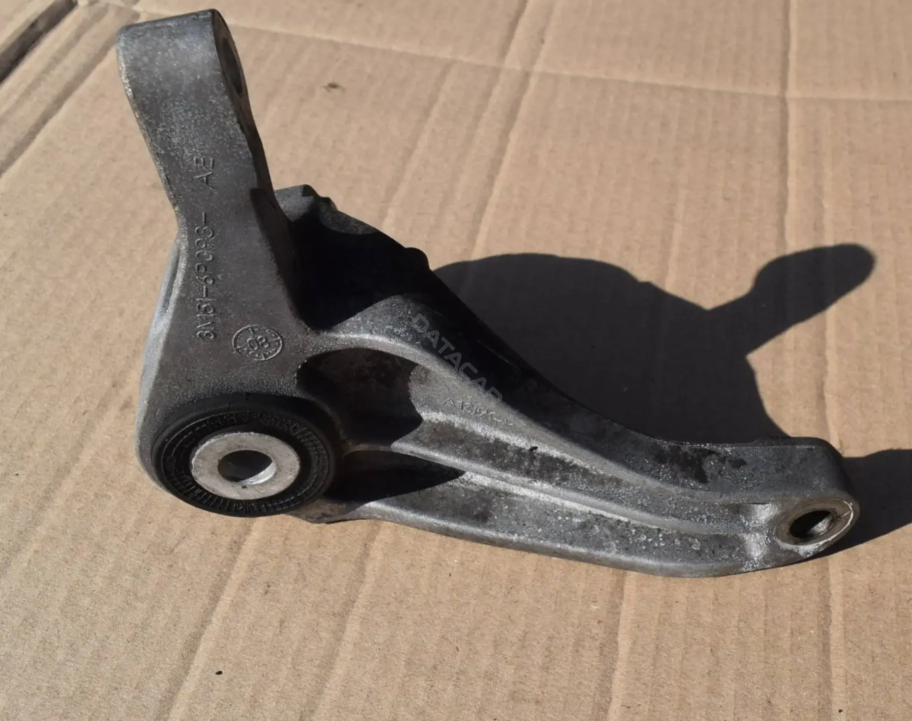 Кронштейн КПП 3M516P093AE