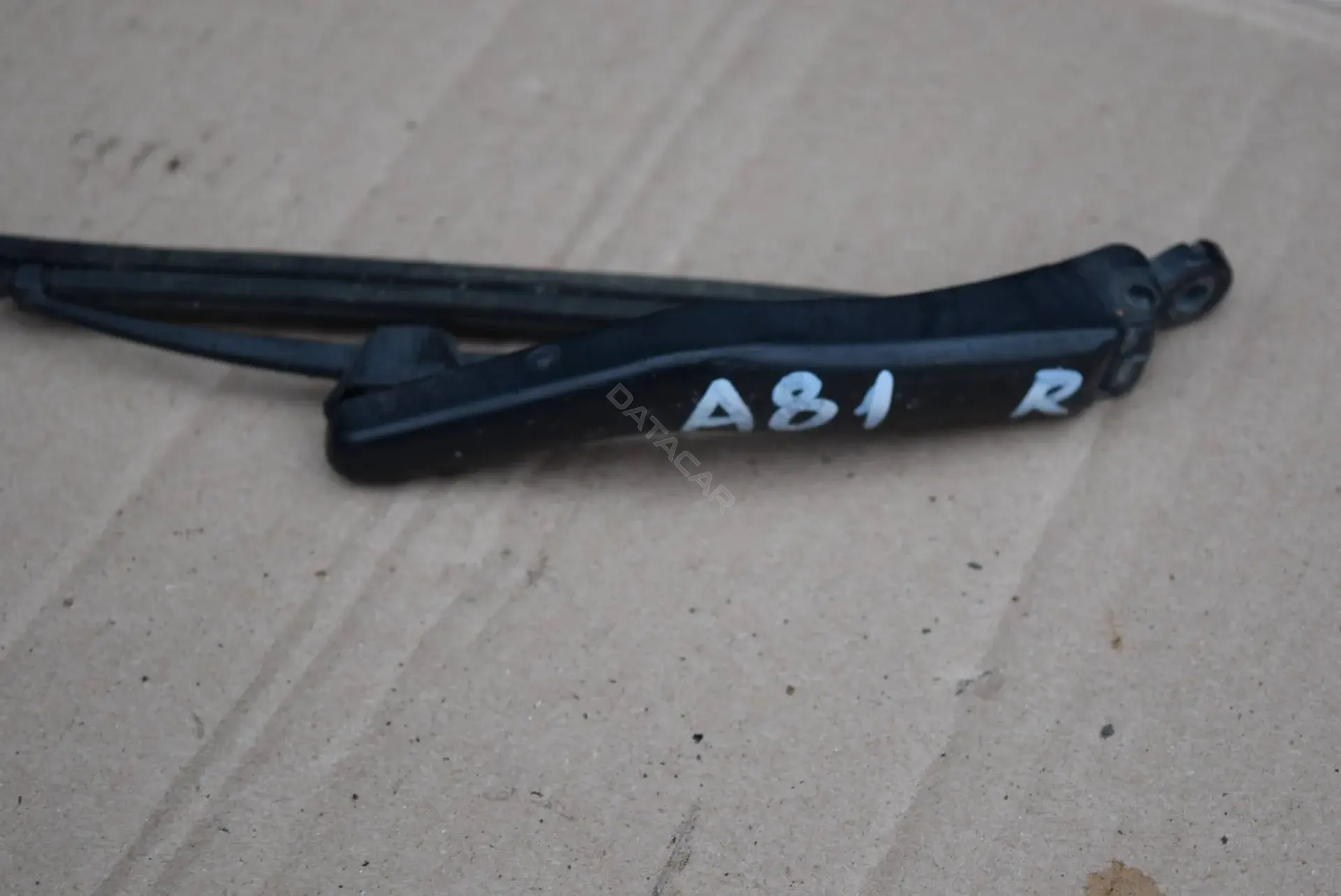 Рычаг стеклоочистителя A81R-1
