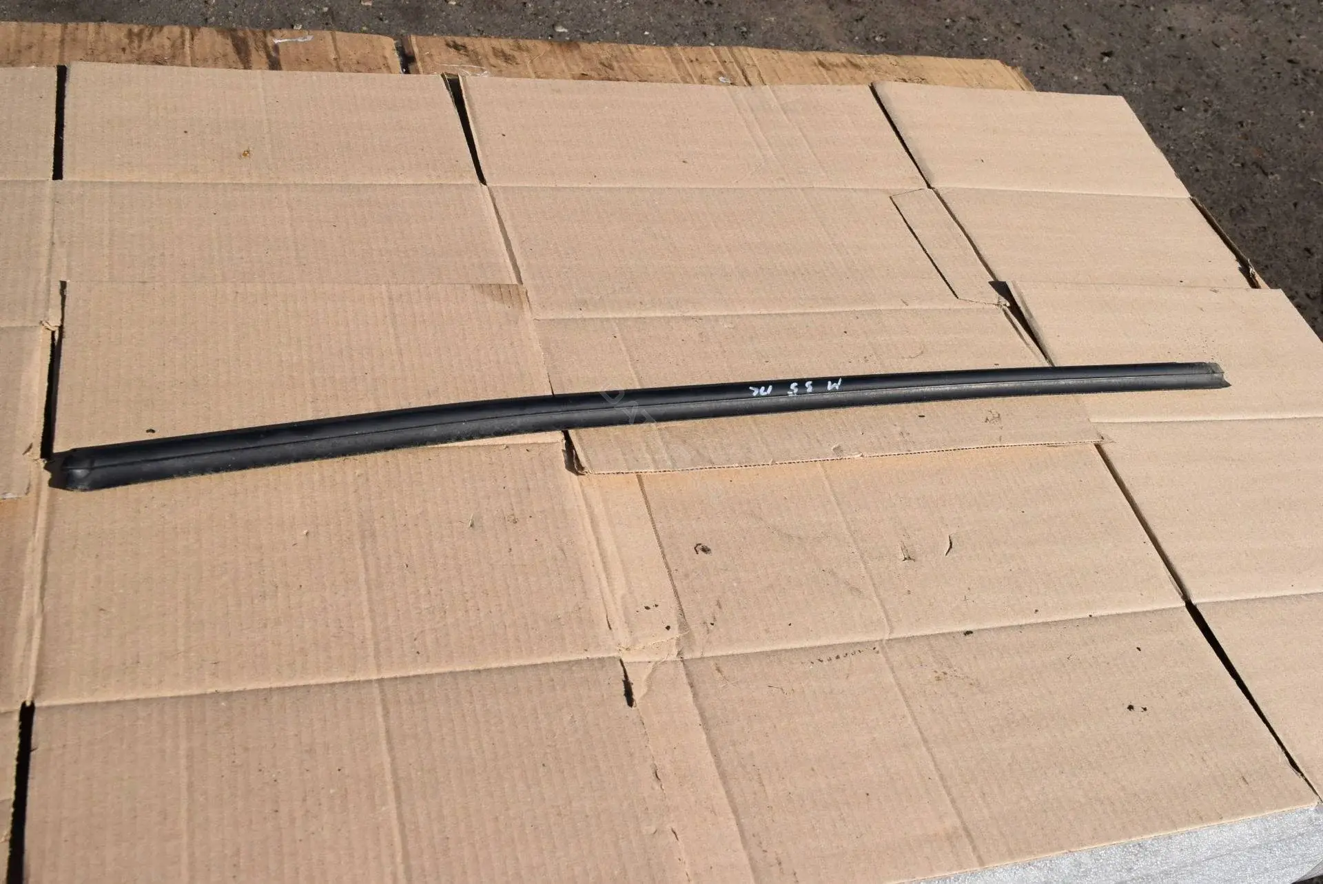 Молдинг стекла M35-1405