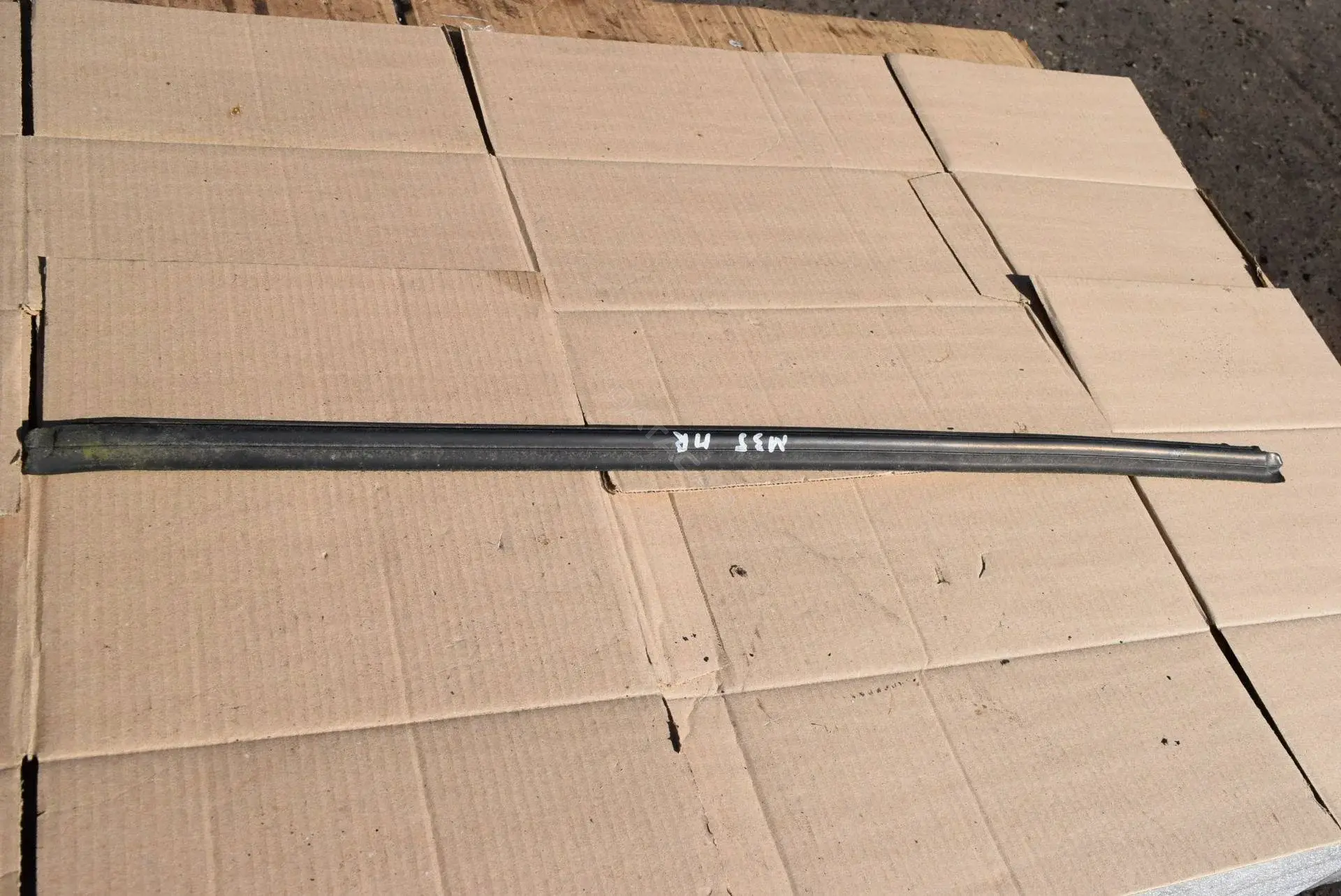 Молдинг стекла M35-1405-1