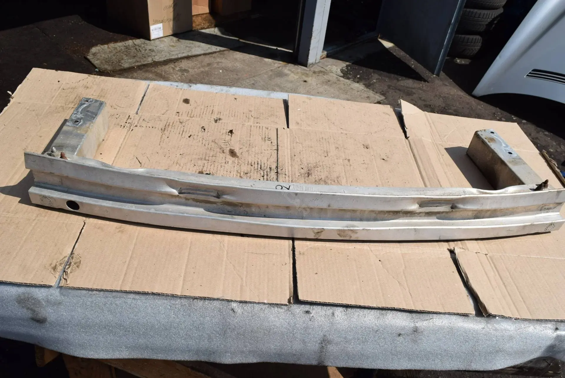 Усилитель бампера 8R0807332B