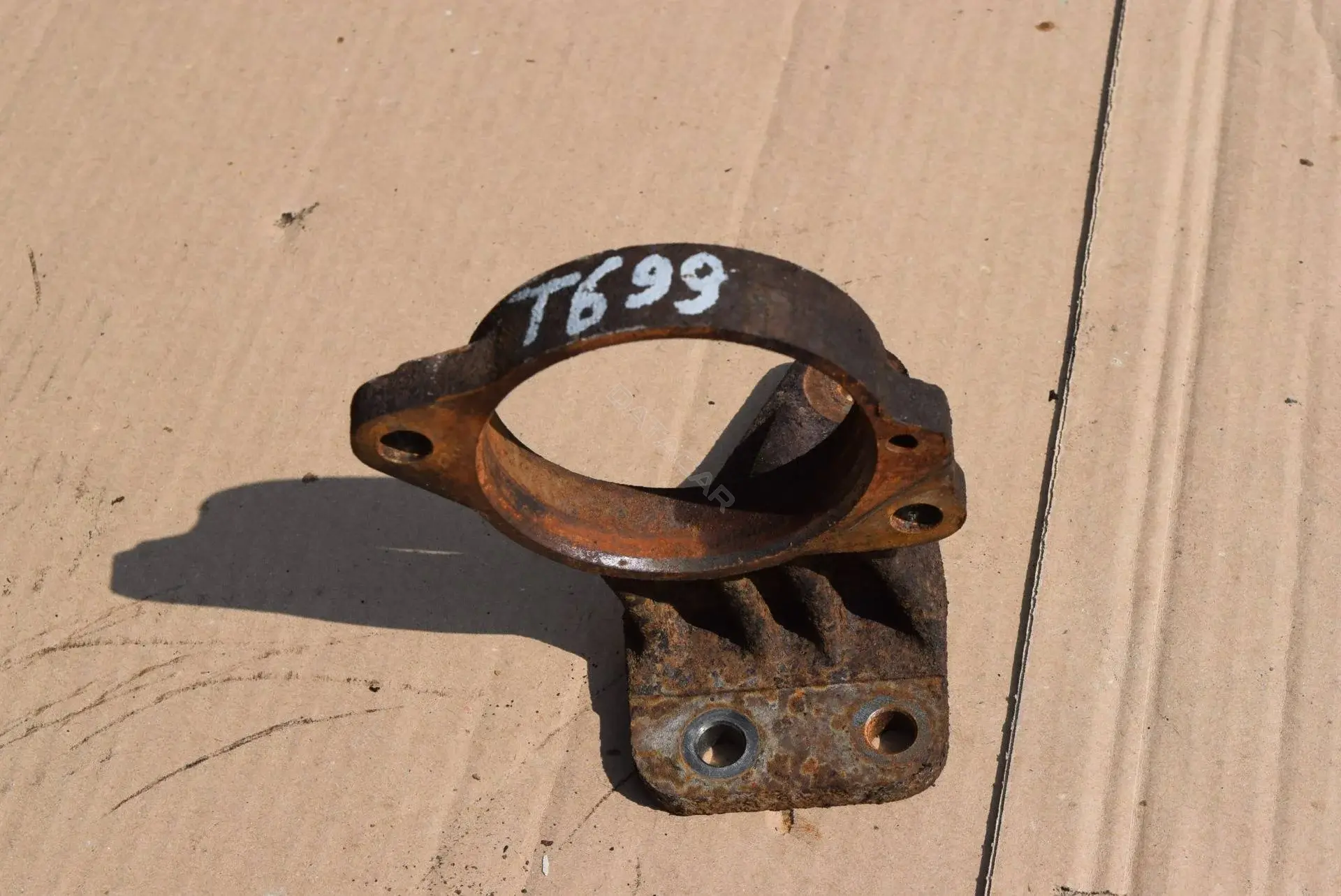 Кронштейн полуоси T699-73-1-1
