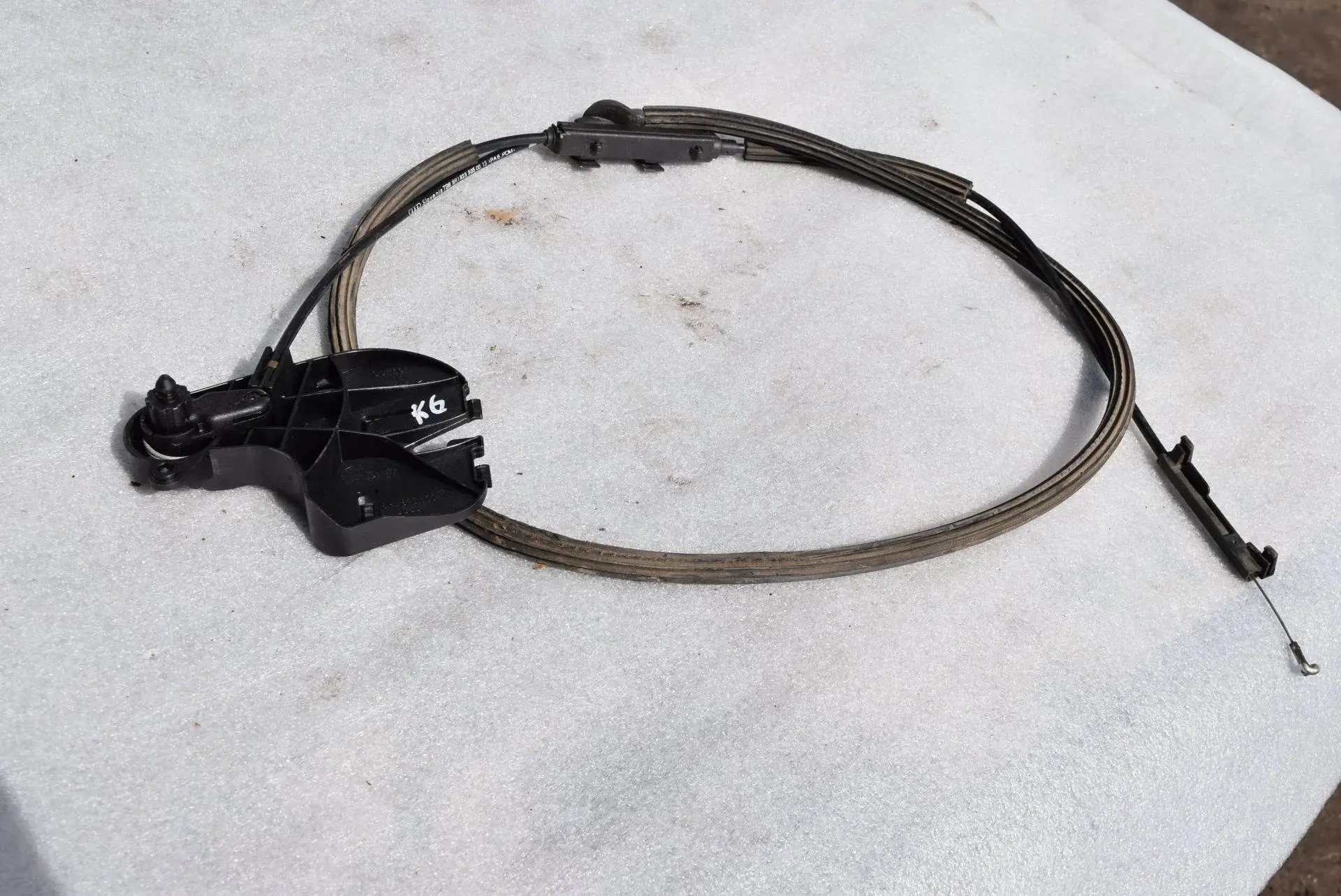 Ручка открывания капота 8R0971100A, 8R1823535