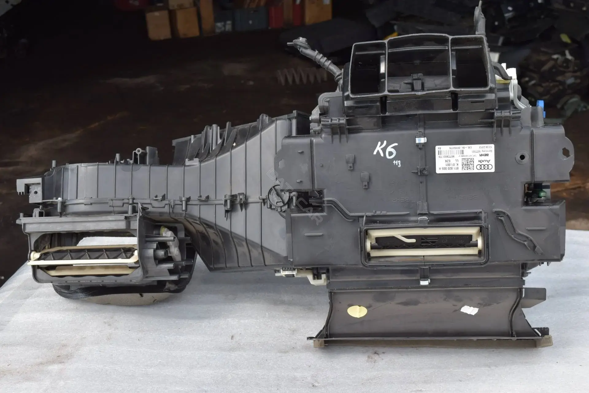 Корпус отопителя (печки) 8T1820005H