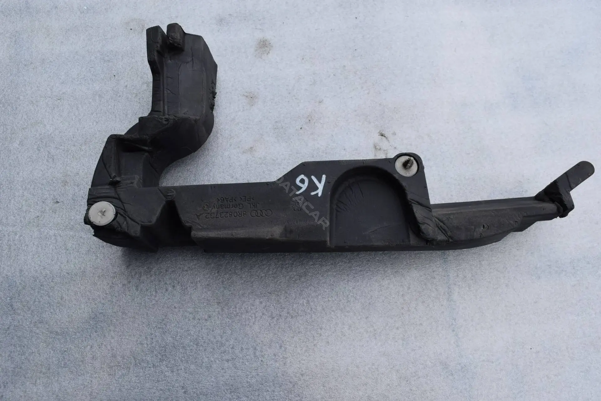 Уплотнитель капота 8R0823732A