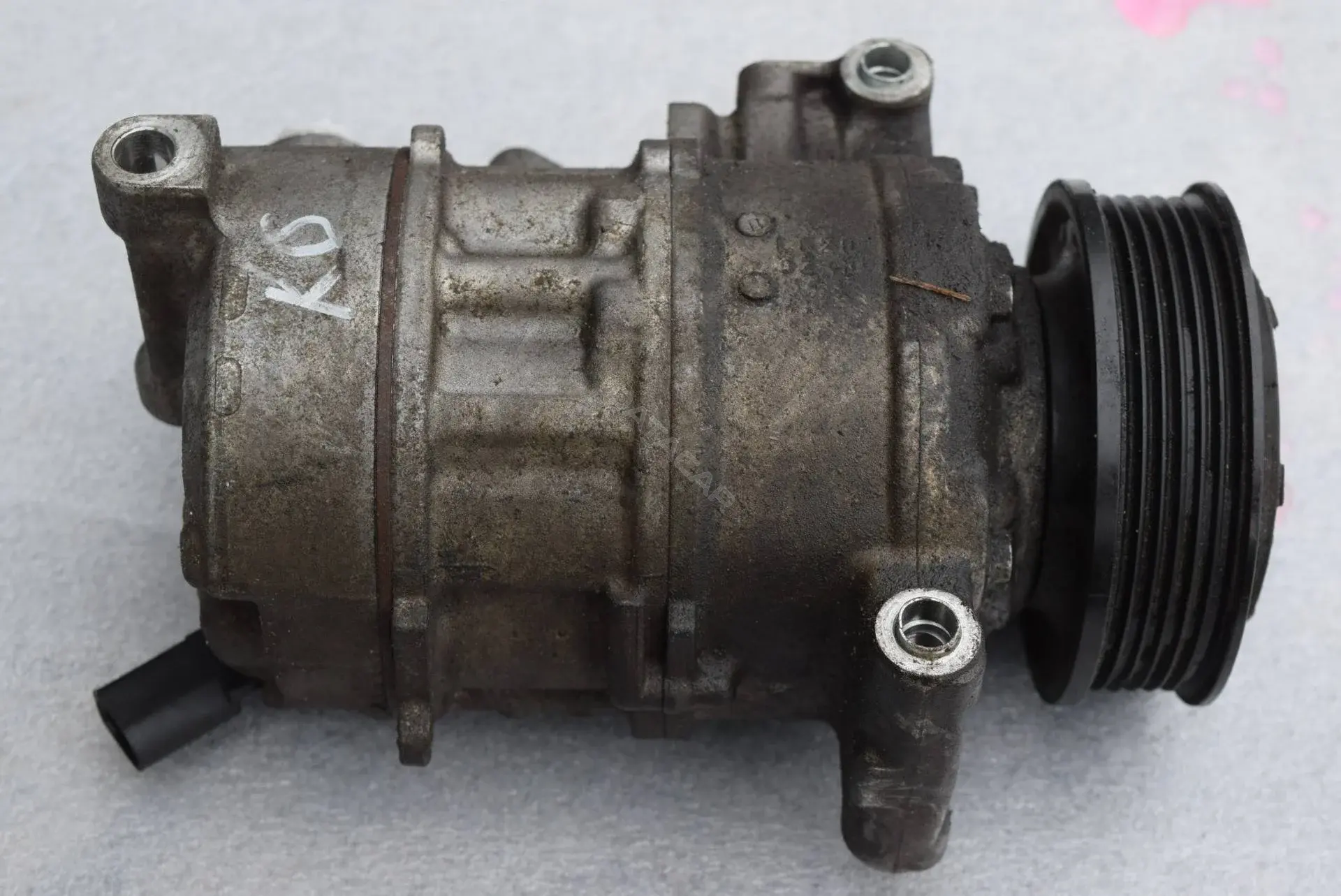 Компрессор кондиционера 8T0260805E