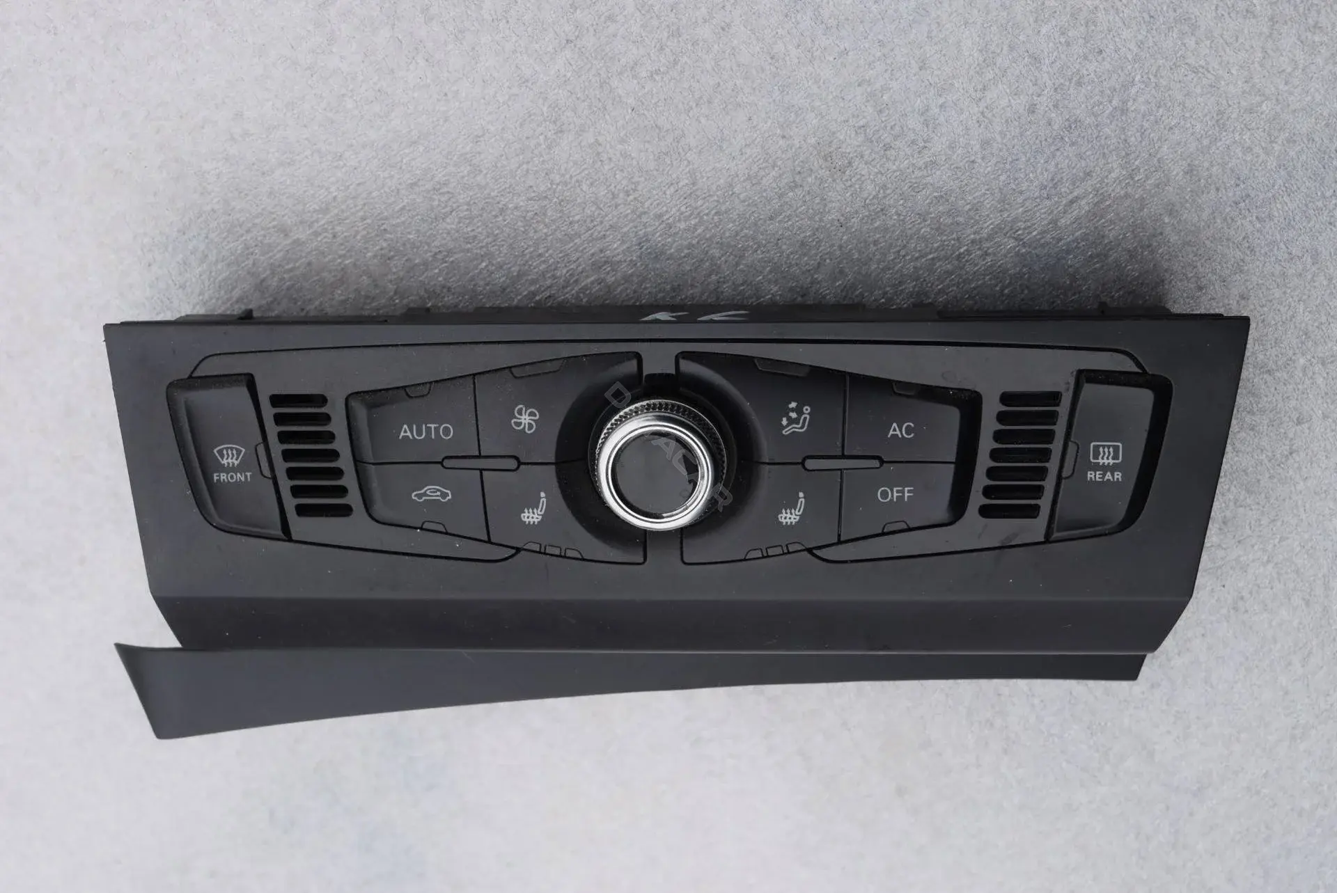 Блок управления климат-контролем 8K1820043R
