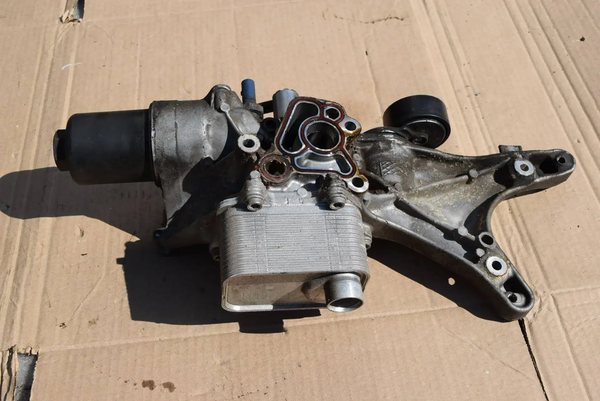 Корпус масляного фильтра 06L117021C, 06L903143A
