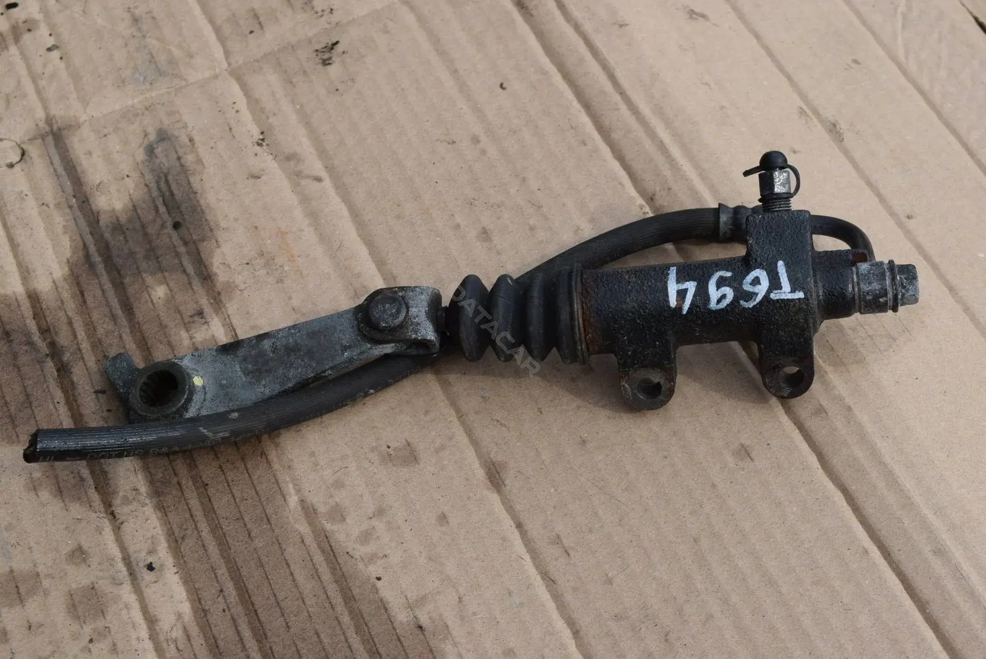 Рабочий цилиндр сцепления T694-1-557-1