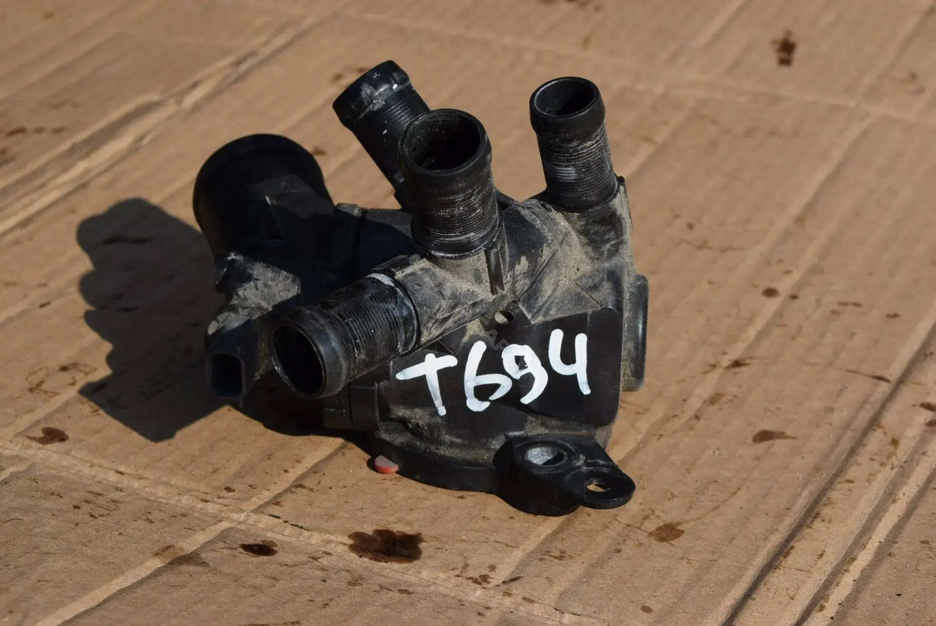 Корпус термостата T694-17-57-1