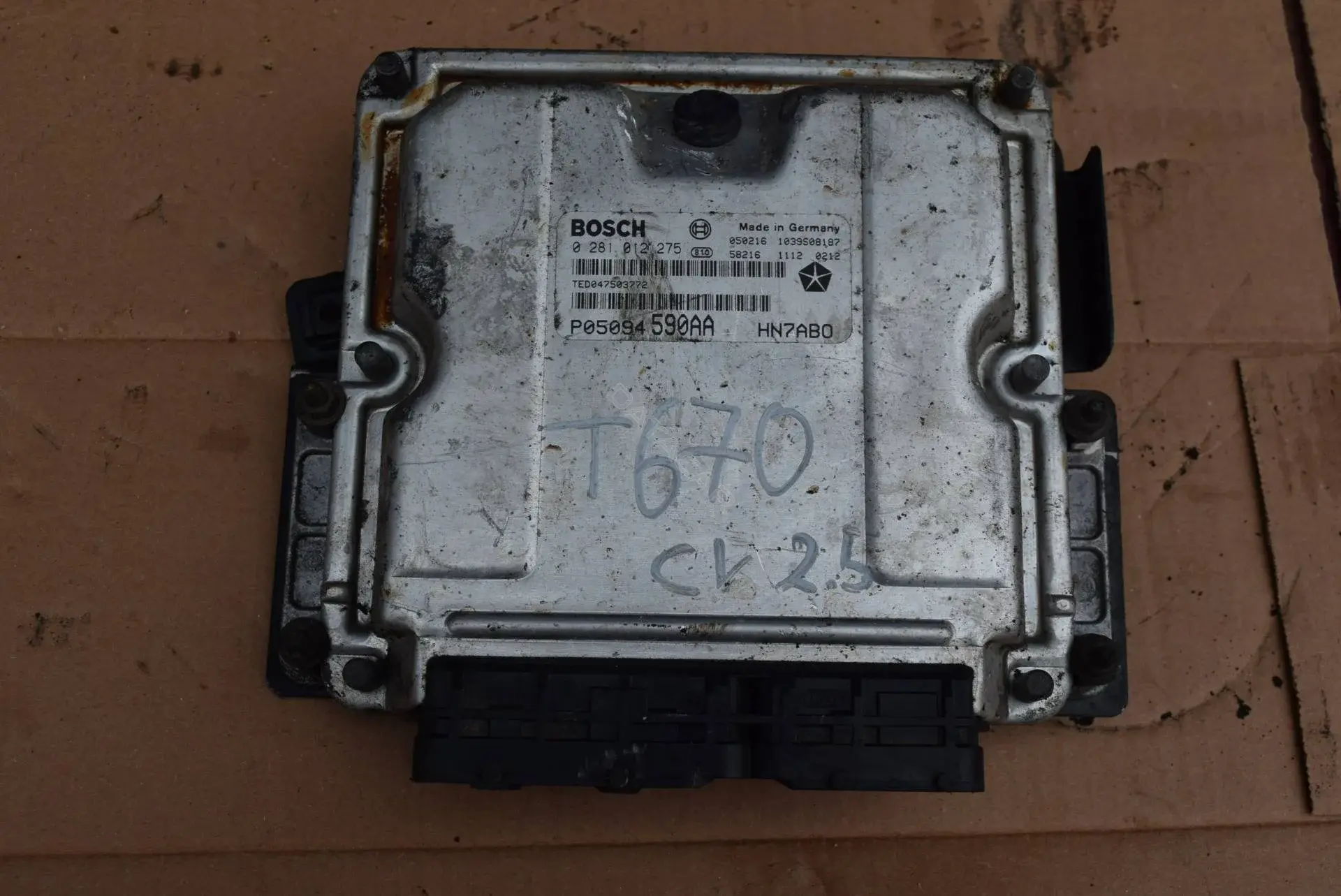Блок управления двигателем 0281012275, P05094590AA